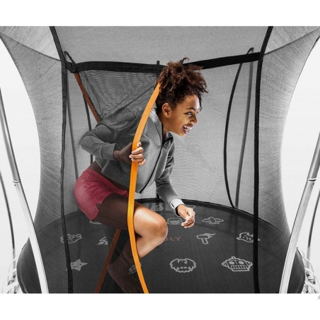 Girl playing on Vuly Thunder Trampoline
